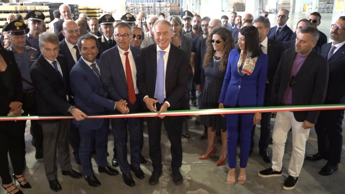 il ministro urso in visita alle nuove linee sira di nusco sfida significativa