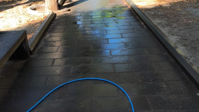 degrado a piazza cavour partiti i lavori di pulizia straordinaria