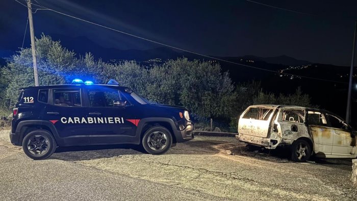auto in fiamme nella notte a montemiletto esclusa matrice dolosa