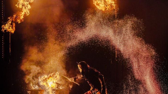maiori all anfiteatro odissea l incendio di troia e l inizio del viaggio
