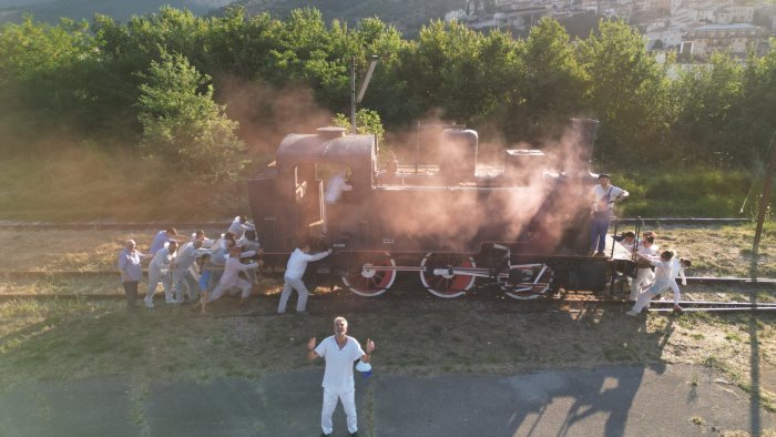 a polla torna a muoversi la locomotiva della sicignano lagonegro