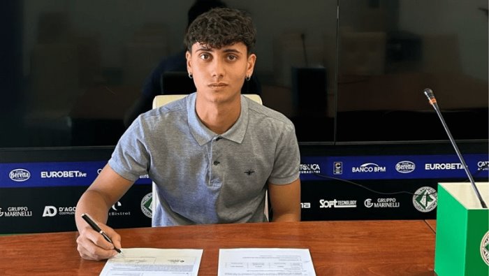 stefano codraro con l avellino fino al 2027 l annuncio del club