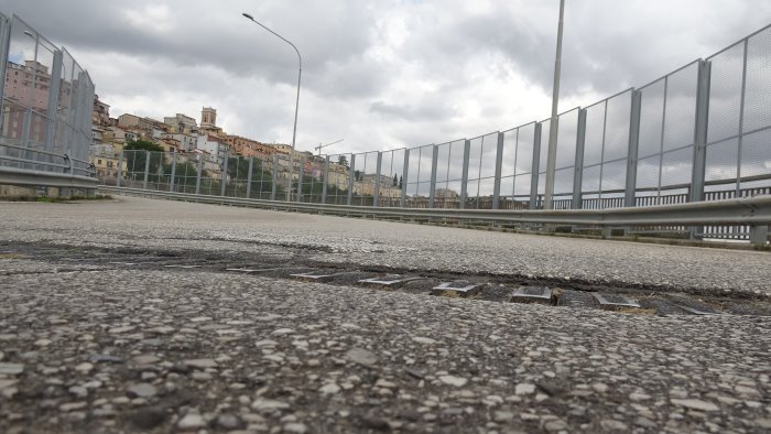 ariano giunti di dilatazione obsoleti lungo la panoramica bisogna intervenire