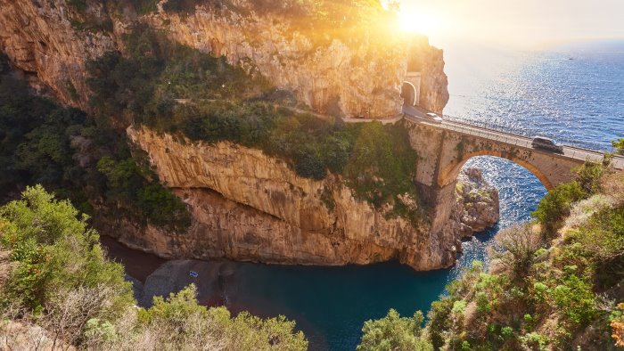 turista americana si tuffa al fiordo di furore e grave
