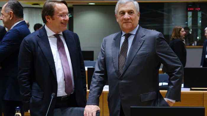 dazi usa l italia si sfila e manda tajani a trattare con rubio