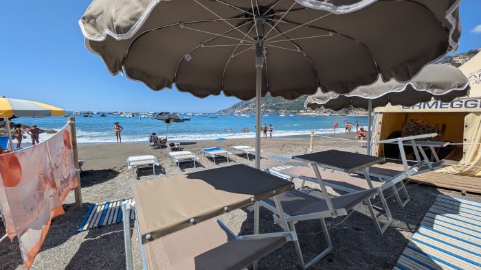 maiori potenzia l accoglienza per le persone con disabilita in spiaggia