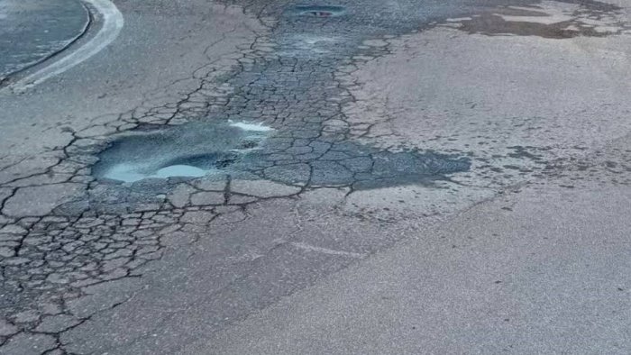 cava perdita d acqua in via salvo d acquisto cittadini esasperati