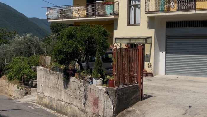 tentato femminicidio di cava i figli della coppia in casa durante l aggressione