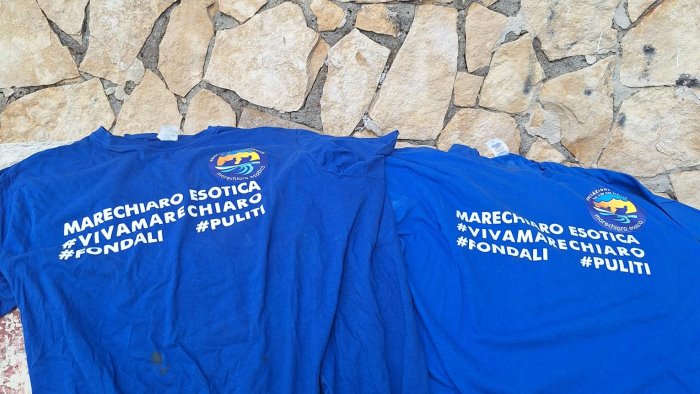 mare pulito a marechiaro anche ragazzi extracomunitari collaborano a pulizia