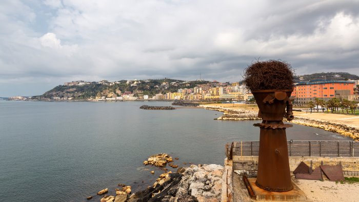manfredi rassicura i cittadini di borgo coroglio sulla rigenerazione urbana