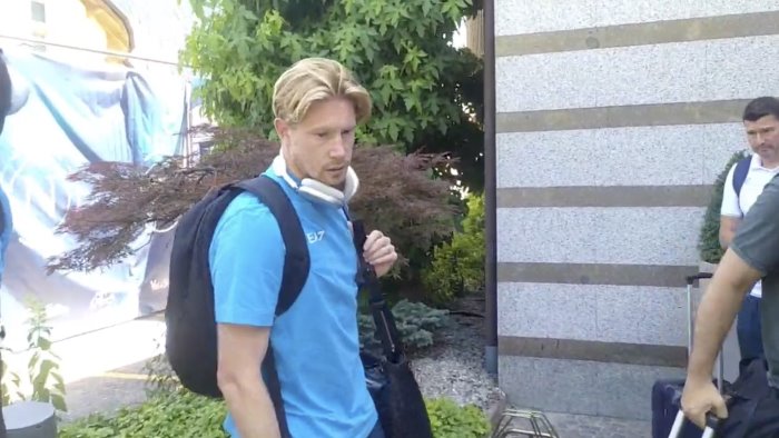 il napoli e arrivato a dimaro che accoglienza per de bruyne