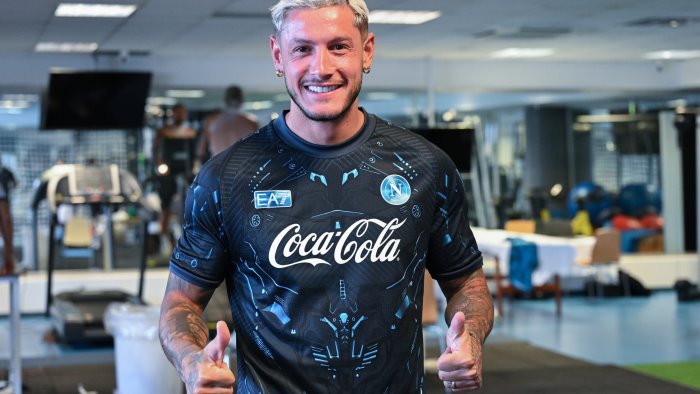 il napoli a dimaro l elenco ufficiale dei convocati per il ritiro