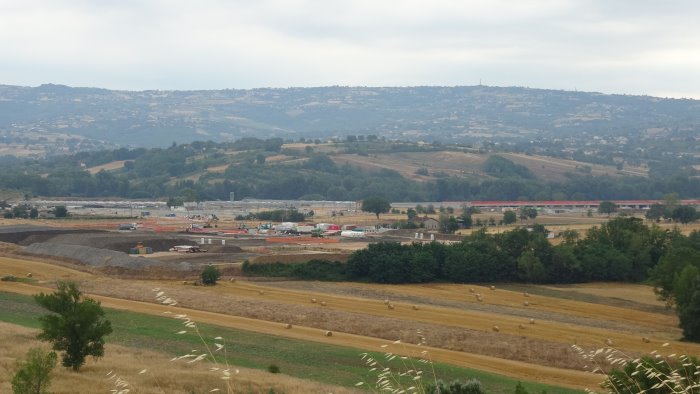 la stazione hirpinia e quasi completata il cantiere va avanti senza sosta