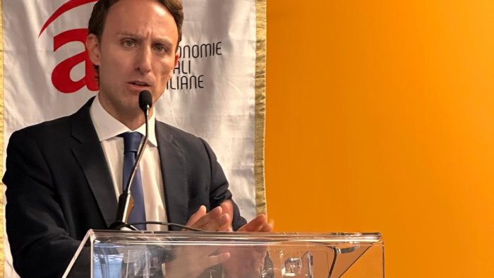 piero de luca pd basta tagli del governo ai comuni