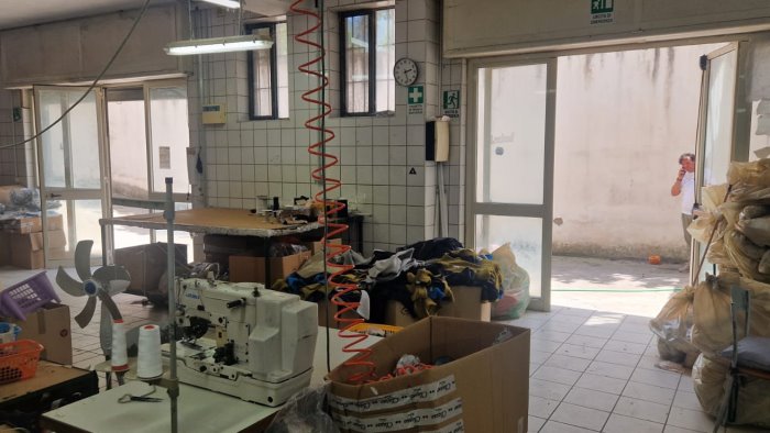 domicella sequestrati due opifici e denunciati quattro cittadini bangladesi