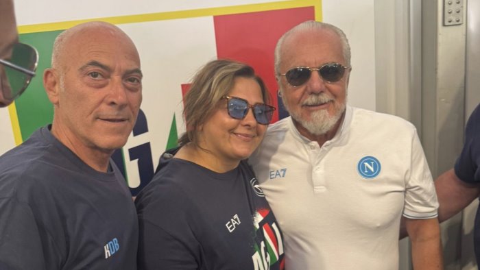 de laurentiis e a dimaro foto con i tifosi nello store ufficiale