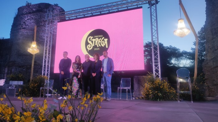 premio strega domani la finale bajani superfavorito