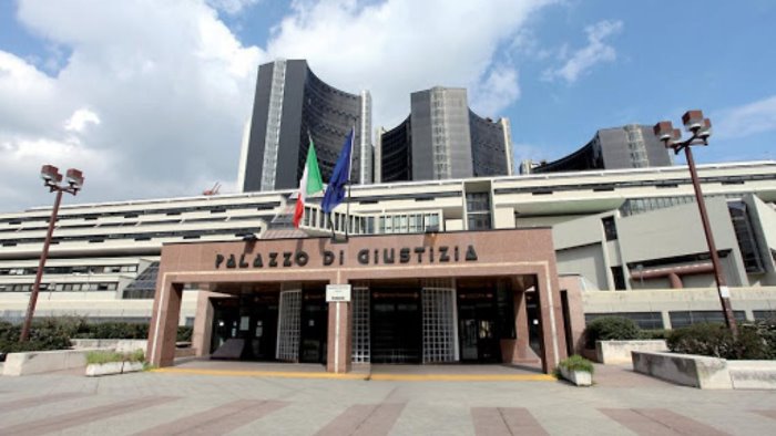 caivano estorsioni a imprenditori due misure cautelari