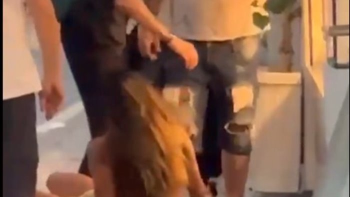 denuncia di borrelli ragazza aggredita in pieno centro a capri