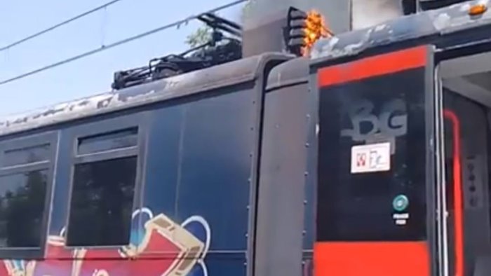 treno circum in fiamme usb vite a rischio per gestione fallimentare