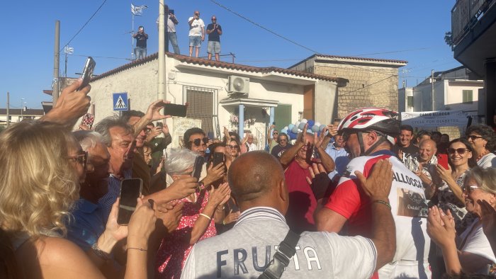 da londra a somma vesuviana in bici carlo allocca e riuscito nell impresa