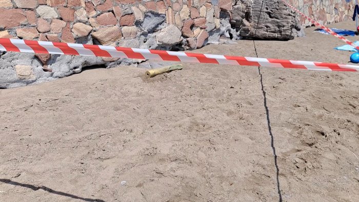 ordigno bellico ritrovato in mare tratto di spiaggia interdetto a villammare