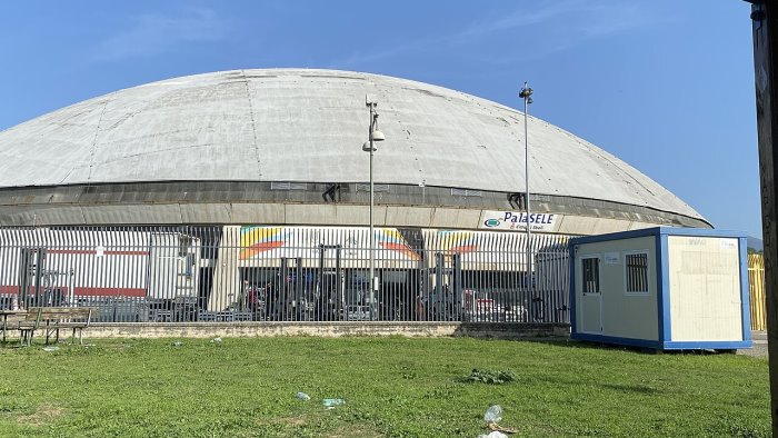 furto di rame al palasele di eboli danni per oltre 15mila euro