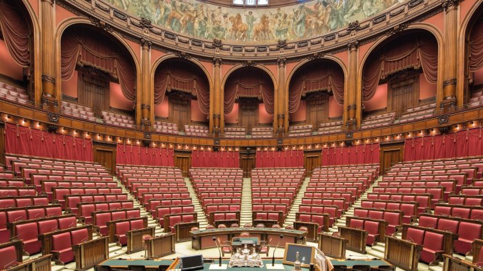 blitz di rampelli fdi alla camera aumentare gli stipendi dei deputati