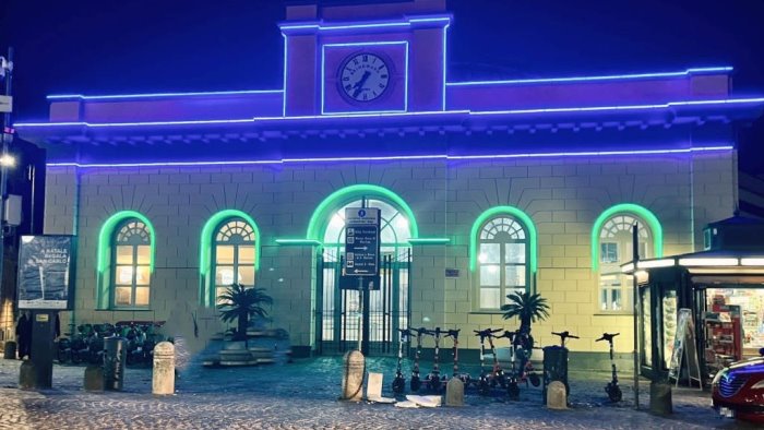 napoli arriva l orario estivo per il trasporto su ferro