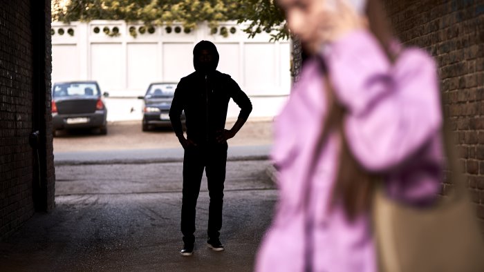 arrestato 34enne per maltrattamenti e stalking vittima una ex convivente