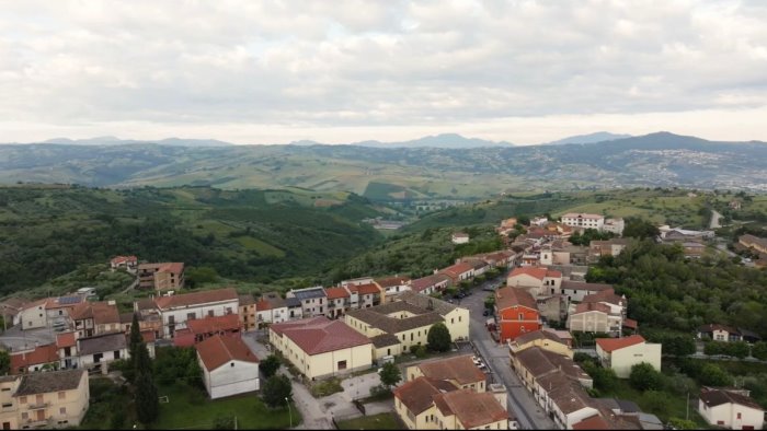 ordinanza non definitiva l amministrazione di castel baronia attende sviluppi