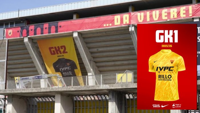 benevento presentazione maglie ecco la prima dei portieri