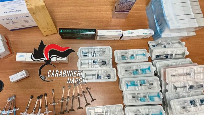 chirurgia estetica abusiva e pericolosa blitz nell abitazione di una donna