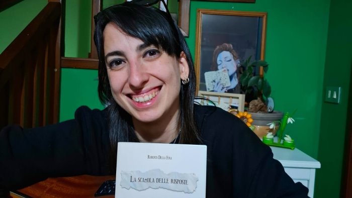 roberta della fera presenta il suo nuovo libro la scatola delle risposte