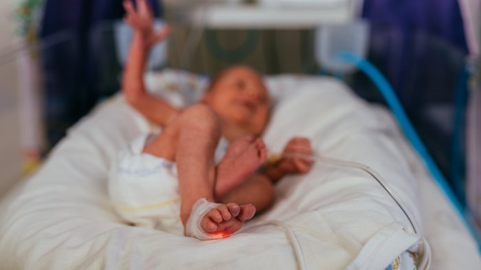 ritrovata la bimba di 4 mesi positiva alla cocaina portata via dall ospedale