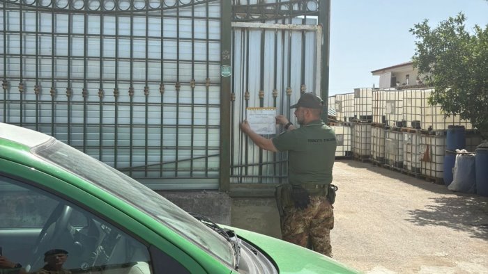 stretta nella terra dei fuochi incastrati piromani e inquinatori