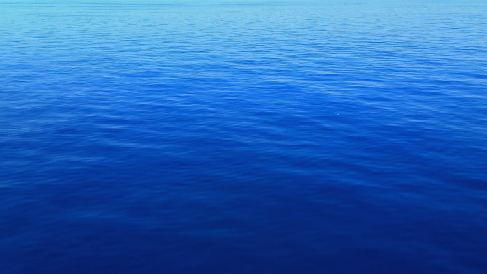 si sente male mentre fa il bagno a mare ex insegnante muore in spiaggia