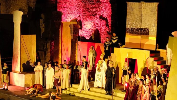 l aida di verdi accende il cuore antico di benevento