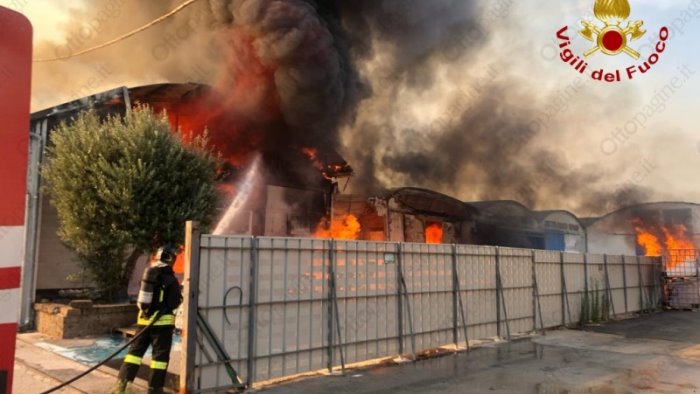 incendio di monteforte irpino in corso monitoraggio delle diossine aerodisperse