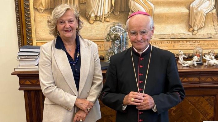 festivita di sant anna incontro tra il commissario perrotta e il vescovo aiello