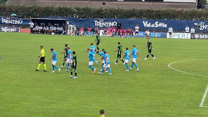 napoli bene la seconda gli azzurri battono il catanzaro a dimaro