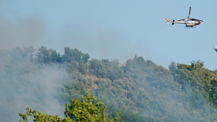 benevento incendio tra via avellino e pacevecchia paura per i residenti