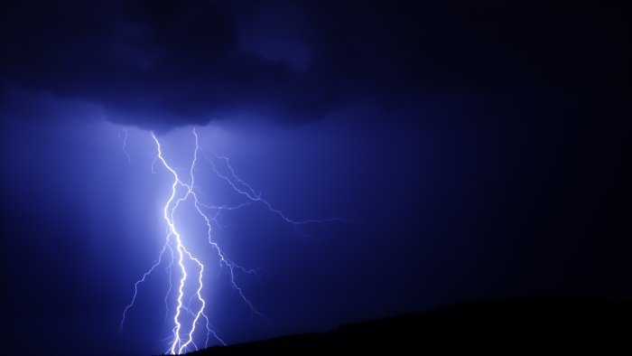 rischio temporali allerta gialla lunedi in tutta la campania