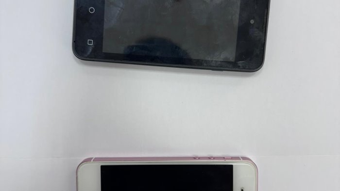 ruba smartphone a due turisti preso algerino aveva altri 4 cellulari e soldi