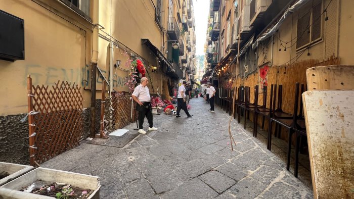 vomero montecalvario e chiaia la polizia locale chiude locali non a norma