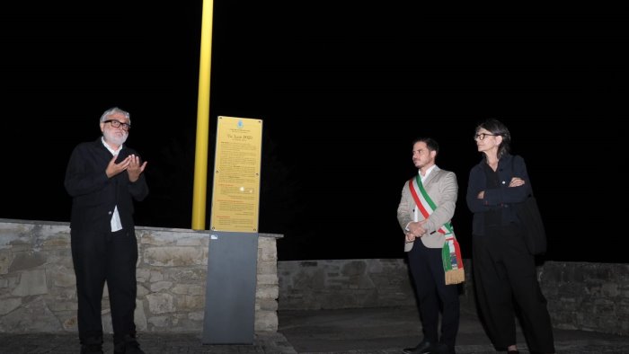 a pietrelcina inaugurata via lucis tre lampade che inviano messaggi morse