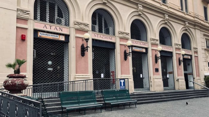 napoli funicolare centrale oggi nuovo stop