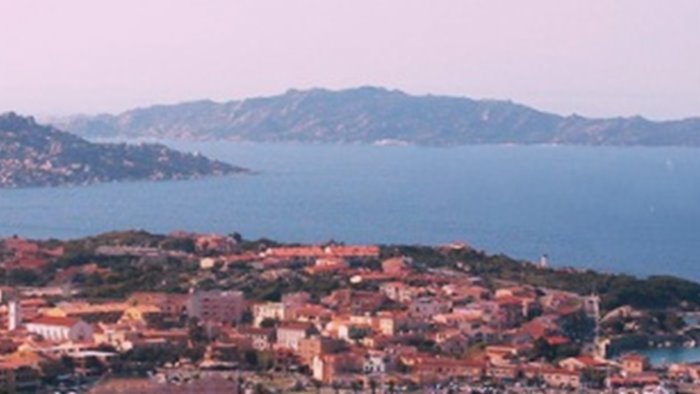 donna rischia di annegare in sardegna salvata da un poliziotto irpino