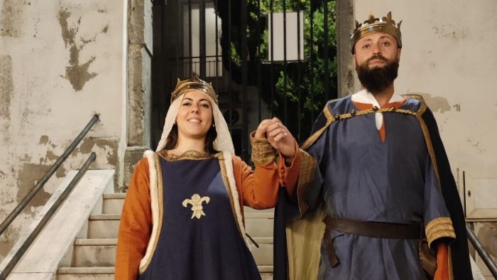 rievocazione storica del dono delle sacre spine ecco il re e la regina 2025