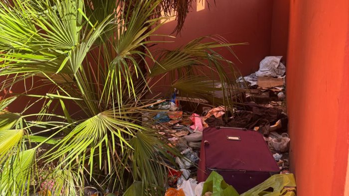 piazza cavour nuovi interventi di decoro urbano per rimuovere i rifiuti